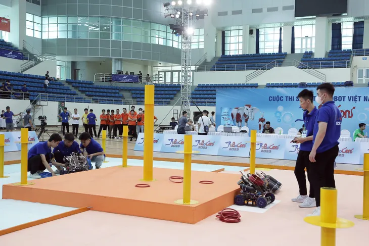 Robocon Việt Nam 2023: Sôi động không khí buổi thử sân tại vòng chung kết - Ảnh 1.