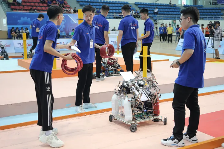 Những cải tiến kỹ thuật tại vòng chung kết Robocon Việt Nam 2023 - Ảnh 2.