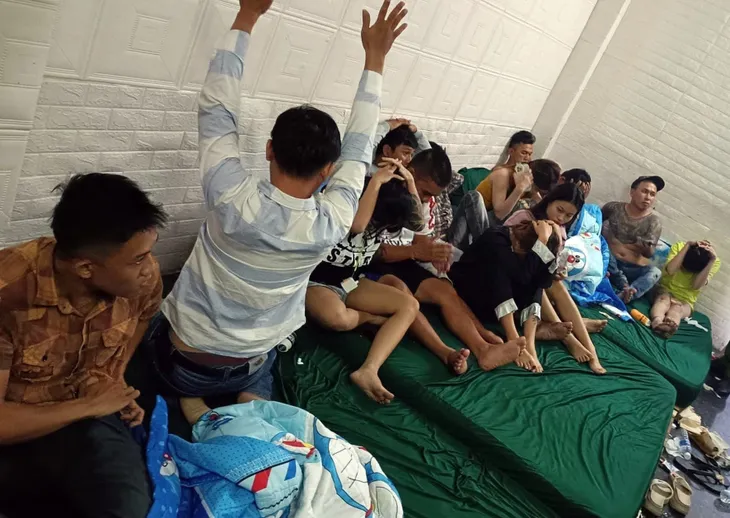 Kiểm tra nhà nghỉ, phát hiện 32 đối tượng sử dụng trái phép chất ma túy - Ảnh 1. Kiểm tra nhà nghỉ, phát hiện 32 đối tượng sử dụng trái phép chất ma túy - Ảnh 1.