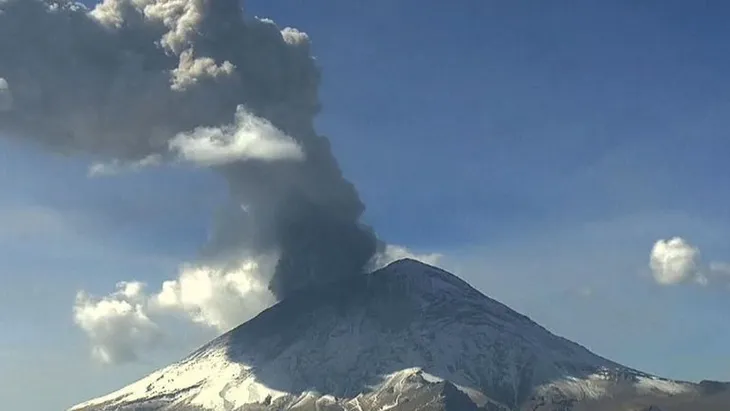 Hàng triệu người ở Mexico được cảnh báo chuẩn bị sơ tán khi núi lửa Popocatépetl phun tro bụi - Ảnh 1. Hàng triệu người ở Mexico được cảnh báo chuẩn bị sơ tán khi núi lửa Popocatépetl phun tro bụi - Ảnh 1.