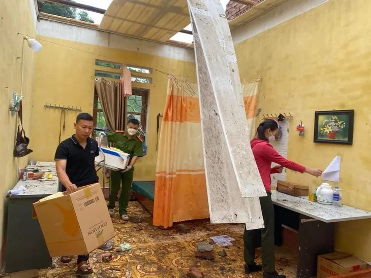 Gió lốc, mưa lớn làm tốc mái hơn 340 ngôi nhà ở Cao Bằng - Ảnh 1. Gió lốc, mưa lớn làm tốc mái hơn 340 ngôi nhà ở Cao Bằng - Ảnh 1.