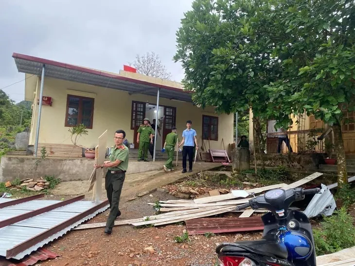 Gió lốc, mưa lớn làm tốc mái hơn 340 ngôi nhà ở Cao Bằng - Ảnh 2. Gió lốc, mưa lớn làm tốc mái hơn 340 ngôi nhà ở Cao Bằng - Ảnh 2.