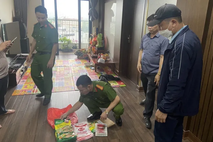Hai vợ chồng sản xuất, buôn bán gần 7,5 tạ mì chính và hạt nêm giả - Ảnh 1. Hai vợ chồng sản xuất, buôn bán gần 7,5 tạ mì chính và hạt nêm giả - Ảnh 1.