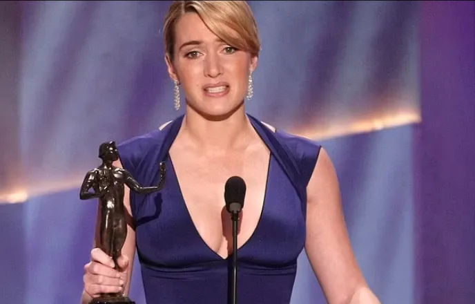 Kate Winslet luôn rơi nước mắt khi nhận giải - Ảnh 4. Kate Winslet luôn rơi nước mắt khi nhận giải - Ảnh 4.