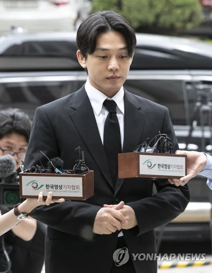 Yoo Ah In thừa nhận sử dụng ma túy, bị áp giải tới trại tạm giam - Ảnh 1. Yoo Ah In thừa nhận sử dụng ma túy, bị áp giải tới trại tạm giam - Ảnh 1.