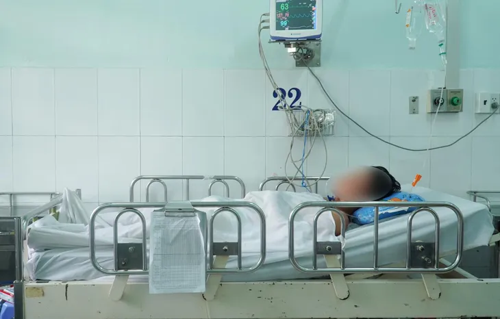 Suýt tử vong vì ăn nhầm xác nhộng ve sầu mà tưởng đông trùng hạ thảo - Ảnh 1.