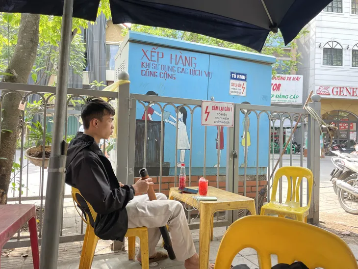 “Hô biến” trạm biến áp, bốt điện thành nơi kinh doanh, sinh hoạt - Ảnh 2. “Hô biến” trạm biến áp, bốt điện thành nơi kinh doanh, sinh hoạt - Ảnh 2.