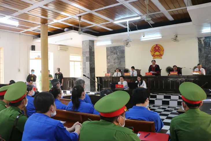 62 bị cáo trong đường dây lô đề nhận tổng cộng hơn 208 năm tù - Ảnh 1.