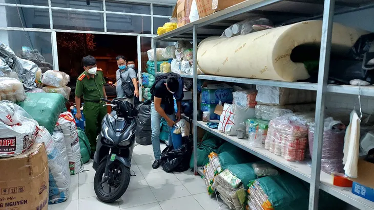Bắt quả tang nhóm đối tượng mua bán khí cười số lượng lớn - Ảnh 1. Bắt quả tang nhóm đối tượng mua bán khí cười số lượng lớn - Ảnh 1.