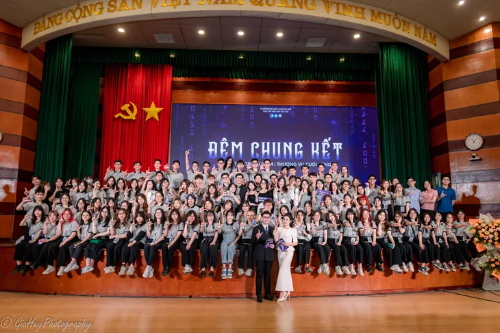 Tìm ra đội chiến thắng trong chương trình Phiên tòa tập sự số 14 - Ảnh 4. Tìm ra đội chiến thắng trong chương trình Phiên tòa tập sự số 14 - Ảnh 4.