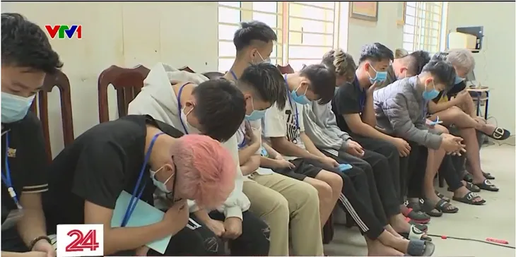 Triệt phá ổ nhóm thiếu niên gây rối trật tự công cộng - Ảnh 2. Triệt phá ổ nhóm thiếu niên gây rối trật tự công cộng - Ảnh 2.