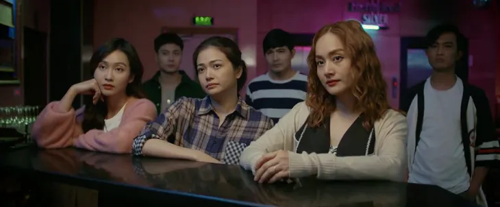 Gia đình mình vui bất thình lình - Tập 24: Ba cô vợ xử kín em gái quán karaoke, các anh chồng thấp thỏm lo âu - Ảnh 24. Gia đình mình vui bất thình lình - Tập 24: Ba cô vợ xử kín em gái quán karaoke, các anh chồng thấp thỏm lo âu - Ảnh 24.