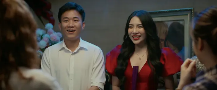 Gia đình mình vui bất thình lình - Tập 24: Ba cô vợ xử kín em gái quán karaoke, các anh chồng thấp thỏm lo âu - Ảnh 25. Gia đình mình vui bất thình lình - Tập 24: Ba cô vợ xử kín em gái quán karaoke, các anh chồng thấp thỏm lo âu - Ảnh 25.