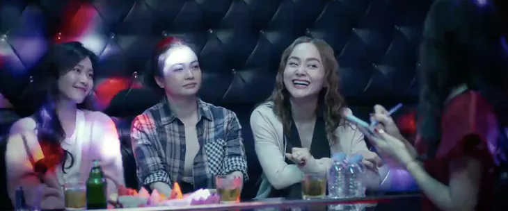 Gia đình mình vui bất thình lình - Tập 24: Ba cô vợ xử kín em gái quán karaoke, các anh chồng thấp thỏm lo âu - Ảnh 47. Gia đình mình vui bất thình lình - Tập 24: Ba cô vợ xử kín em gái quán karaoke, các anh chồng thấp thỏm lo âu - Ảnh 47.