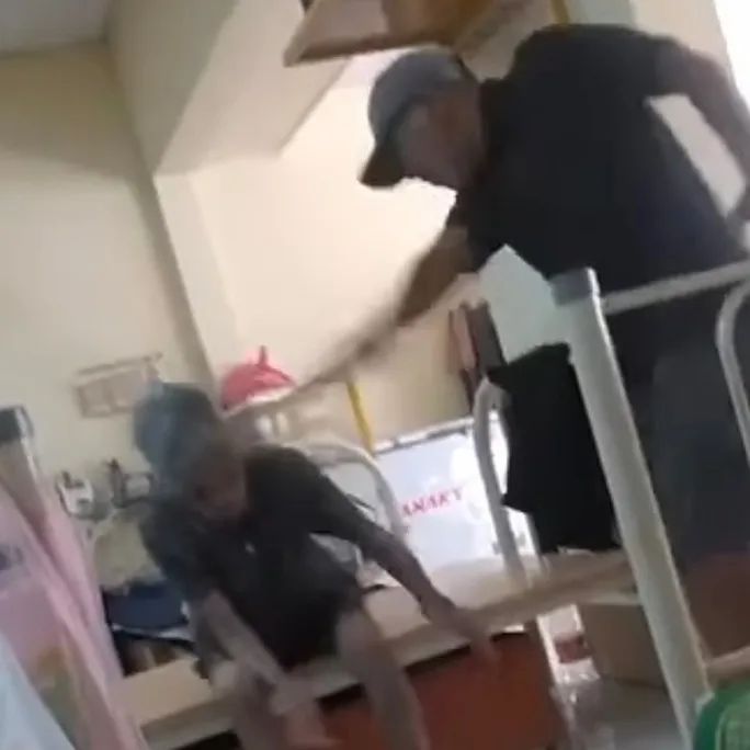 Bắt tạm giam người đàn ông hành hạ cụ bà 85 tuổi tại mái ấm Quận 12 - Ảnh 1. Bắt tạm giam người đàn ông hành hạ cụ bà 85 tuổi tại mái ấm Quận 12 - Ảnh 1.