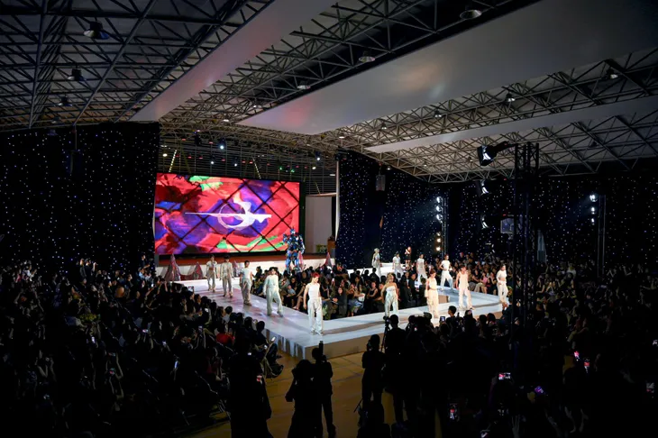 Sinh viên Kiến trúc tôn vinh bản sắc Việt trong show tốt nghiệp thời trang - Ảnh 1. Sinh viên Kiến trúc tôn vinh bản sắc Việt trong show tốt nghiệp thời trang - Ảnh 1.