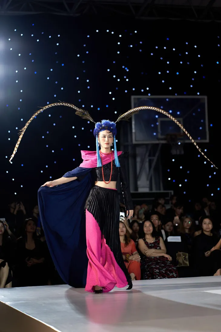 Sinh viên Kiến trúc tôn vinh bản sắc Việt trong show tốt nghiệp thời trang - Ảnh 4. Sinh viên Kiến trúc tôn vinh bản sắc Việt trong show tốt nghiệp thời trang - Ảnh 4.