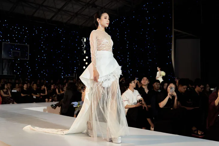 Sinh viên Kiến trúc tôn vinh bản sắc Việt trong show tốt nghiệp thời trang - Ảnh 5. Sinh viên Kiến trúc tôn vinh bản sắc Việt trong show tốt nghiệp thời trang - Ảnh 5.