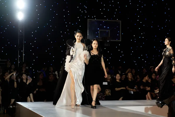 Sinh viên Kiến trúc tôn vinh bản sắc Việt trong show tốt nghiệp thời trang - Ảnh 6. Sinh viên Kiến trúc tôn vinh bản sắc Việt trong show tốt nghiệp thời trang - Ảnh 6.