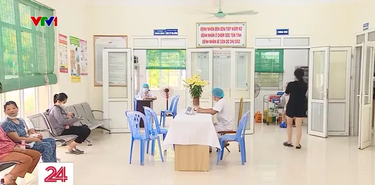 Phụ huynh lo lắng vì thiếu vaccine trong chương trình tiêm chủng mở rộng - Ảnh 2. Phụ huynh lo lắng vì thiếu vaccine trong chương trình tiêm chủng mở rộng - Ảnh 2.