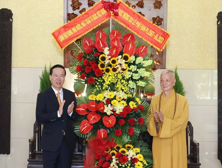 Chủ tịch nước Võ Văn Thưởng chúc mừng Đại lễ Phật đản tại TP Hồ Chí Minh - Ảnh 1. Chủ tịch nước Võ Văn Thưởng chúc mừng Đại lễ Phật đản tại TP Hồ Chí Minh - Ảnh 1.