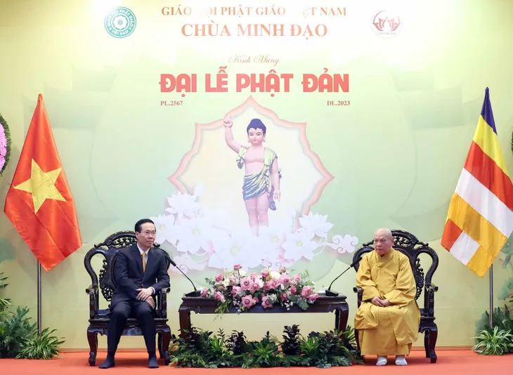 Chủ tịch nước Võ Văn Thưởng chúc mừng Đại lễ Phật đản tại TP Hồ Chí Minh - Ảnh 4. Chủ tịch nước Võ Văn Thưởng chúc mừng Đại lễ Phật đản tại TP Hồ Chí Minh - Ảnh 4.