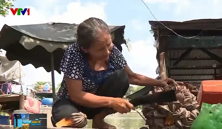 “Chợ nổi miền Tây” giữa lòng TP Hồ Chí Minh - Ảnh 1. “Chợ nổi miền Tây” giữa lòng TP Hồ Chí Minh - Ảnh 1.