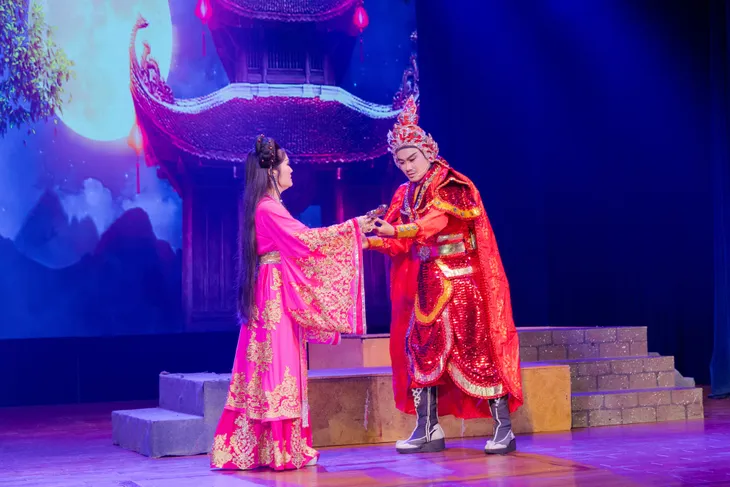 Hoa hậu Quốc tế 2022 Jasmin, Á hậu Phương Nhi hóa thân thành Thúy Kiều, Thúy Vân - Ảnh 1. Hoa hậu Quốc tế 2022 Jasmin, Á hậu Phương Nhi hóa thân thành Thúy Kiều, Thúy Vân - Ảnh 1.
