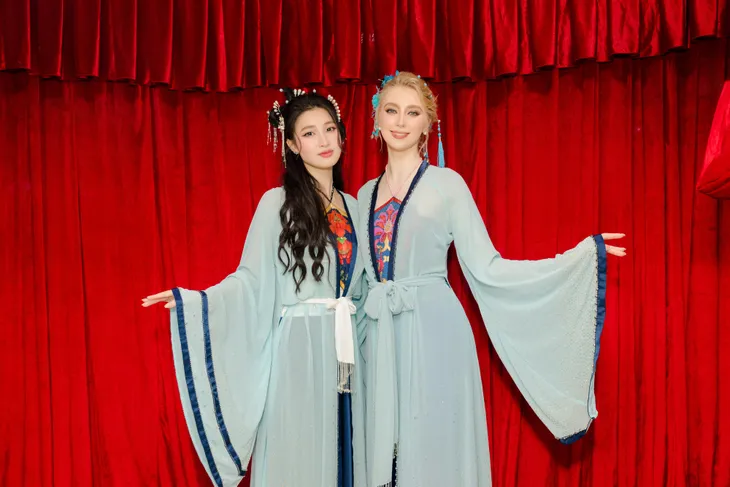 Hoa hậu Quốc tế 2022 Jasmin, Á hậu Phương Nhi hóa thân thành Thúy Kiều, Thúy Vân - Ảnh 5. Hoa hậu Quốc tế 2022 Jasmin, Á hậu Phương Nhi hóa thân thành Thúy Kiều, Thúy Vân - Ảnh 5.