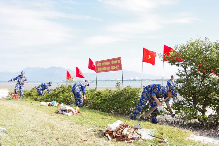 Tuổi trẻ Hải quân với ngày Chủ nhật xanh - Ảnh 1. Tuổi trẻ Hải quân với ngày Chủ nhật xanh - Ảnh 1.