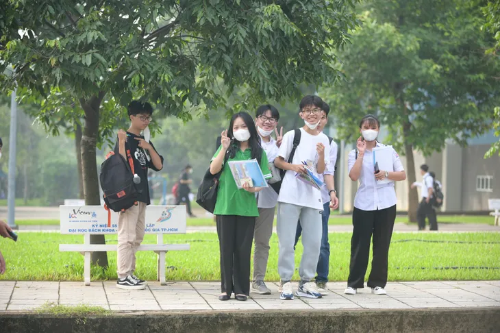 Hơn 44.000 thí sinh thi đánh giá năng lực đợt 2 của ĐH Quốc gia TP Hồ Chí Minh - Ảnh 2. Hơn 44.000 thí sinh thi đánh giá năng lực đợt 2 của ĐH Quốc gia TP Hồ Chí Minh - Ảnh 2.