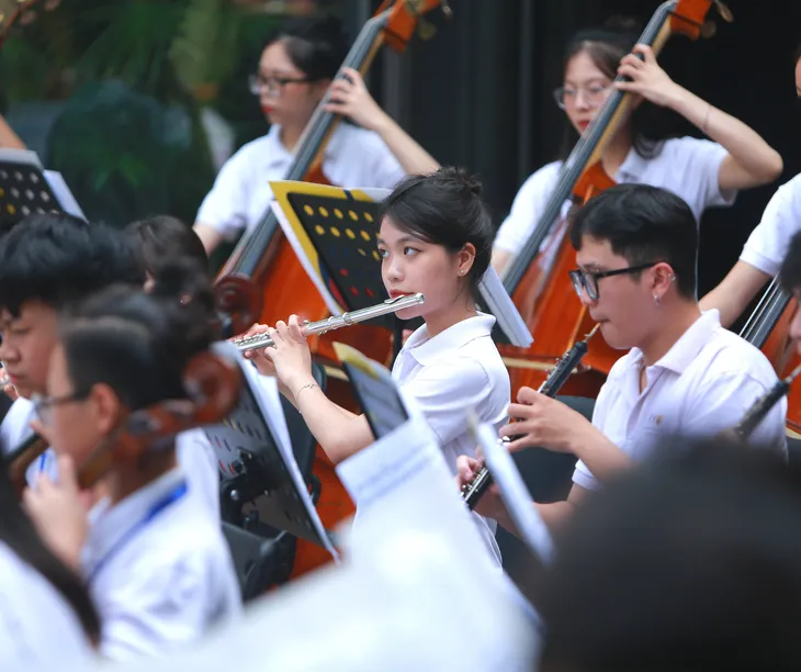Hòa nhạc từ thiện giúp đỡ trẻ em có hoàn cảnh khó khăn - Ảnh 1. Hòa nhạc từ thiện giúp đỡ trẻ em có hoàn cảnh khó khăn - Ảnh 1.