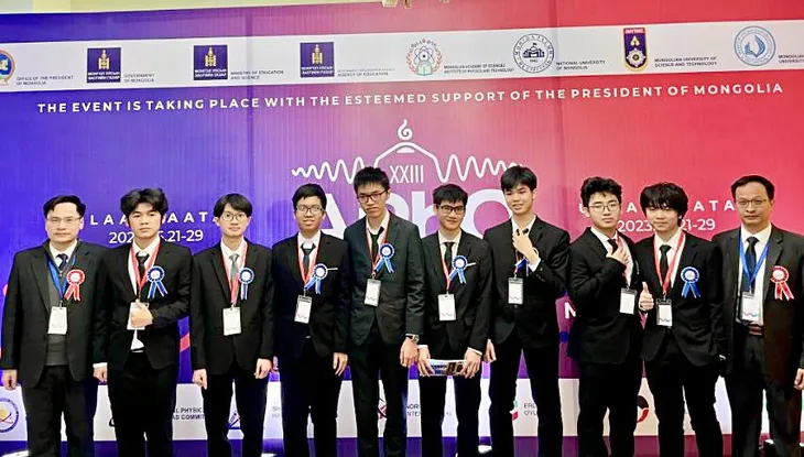 Cả 8 học sinh Việt Nam đạt giải tại Olympic Vật lí Châu Á - Thái Bình Dương 2023 - Ảnh 2. Cả 8 học sinh Việt Nam đạt giải tại Olympic Vật lí Châu Á - Thái Bình Dương 2023 - Ảnh 2.