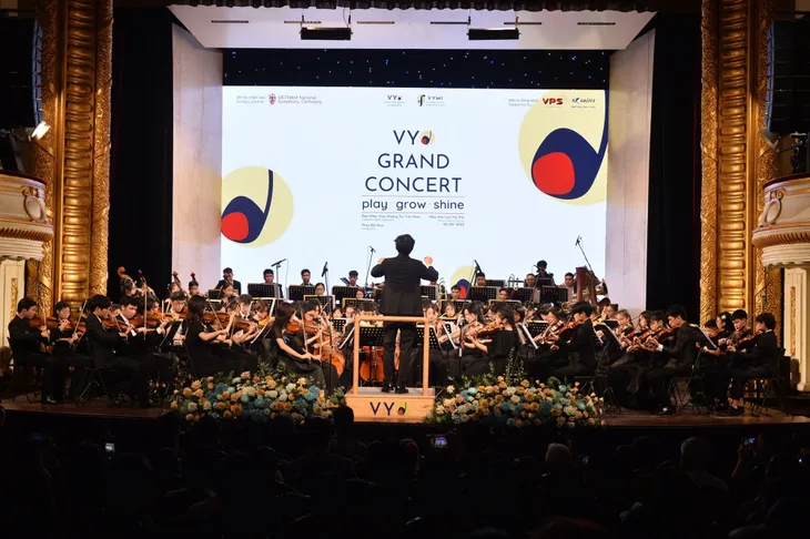 Hòa nhạc từ thiện giúp đỡ trẻ em có hoàn cảnh khó khăn - Ảnh 2. Hòa nhạc từ thiện giúp đỡ trẻ em có hoàn cảnh khó khăn - Ảnh 2.