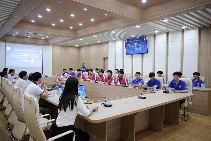 Sở Khoa học và Công nghệ tỉnh Nam Định giao lưu với các đội tuyển Robocon Việt Nam 2023 - Ảnh 5. Sở Khoa học và Công nghệ tỉnh Nam Định giao lưu với các đội tuyển Robocon Việt Nam 2023 - Ảnh 5.