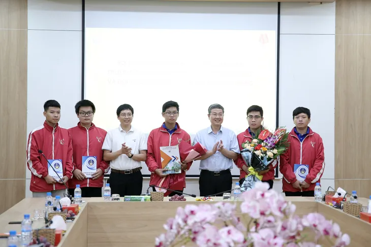 Sở Khoa học và Công nghệ tỉnh Nam Định giao lưu với các đội tuyển Robocon Việt Nam 2023 - Ảnh 17. Sở Khoa học và Công nghệ tỉnh Nam Định giao lưu với các đội tuyển Robocon Việt Nam 2023 - Ảnh 17.