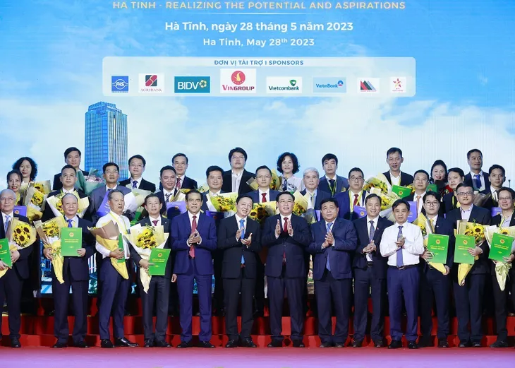 Hiện thực hóa tiềm năng, khát vọng đưa Hà Tĩnh phát triển - Ảnh 1. Hiện thực hóa tiềm năng, khát vọng đưa Hà Tĩnh phát triển - Ảnh 1.