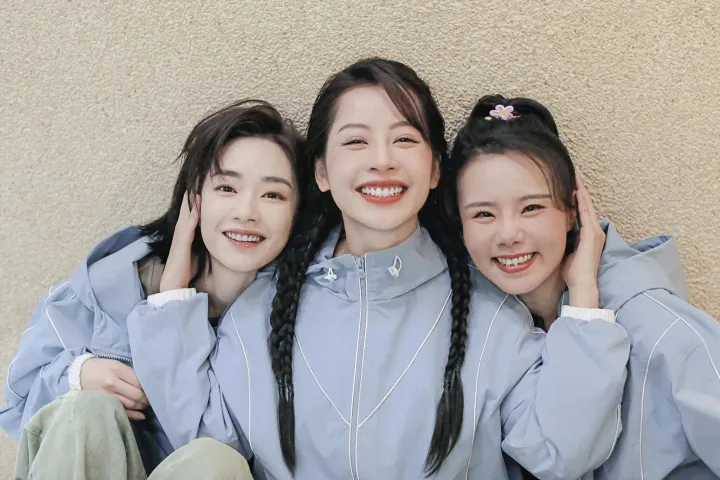 Sao Việt ngày 29/5: Hồng Diễm quyến rũ, Đoàn Văn Hậu tậu xế sang - Ảnh 5. Sao Việt ngày 29/5: Hồng Diễm quyến rũ, Đoàn Văn Hậu tậu xế sang - Ảnh 5.