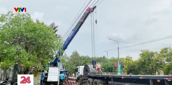 Tăng cường kiểm tra xe chở cuộn tôn, thép - Ảnh 3. Tăng cường kiểm tra xe chở cuộn tôn, thép - Ảnh 3.