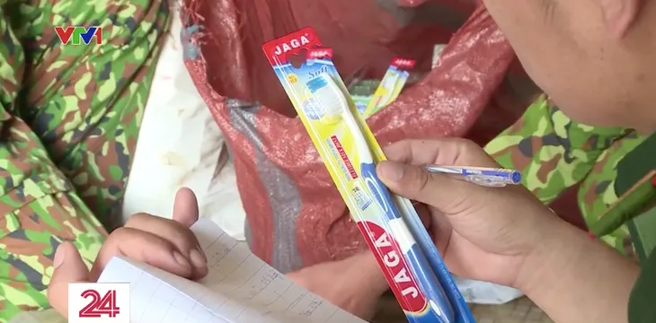 Lợi dụng nghỉ lễ, nhiều đối tượng tìm cách vận chuyển hàng lậu qua biên giới - Ảnh 2.