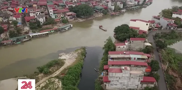 Tái diễn tình trạng cá chết trắng trên sông Cầu - Ảnh 4. Tái diễn tình trạng cá chết trắng trên sông Cầu - Ảnh 4.