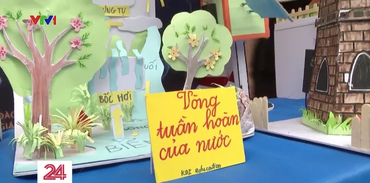 Học sinh trải nghiệm các sản phẩm khoa học STEM - Ảnh 2.