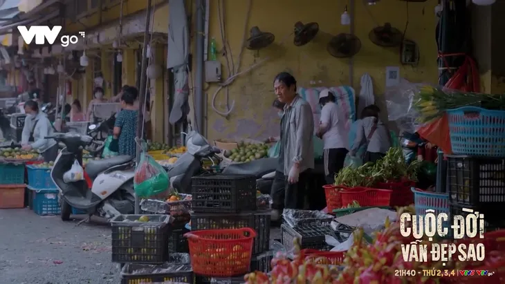 Cuộc đời vẫn đẹp sao - Tập 15: Đạo diễn nhảy vào đóng vai 1 câu thoại, tên cướp sợ bỏ đi - Ảnh 2. Cuộc đời vẫn đẹp sao - Tập 15: Đạo diễn nhảy vào đóng vai 1 câu thoại, tên cướp sợ bỏ đi - Ảnh 2.
