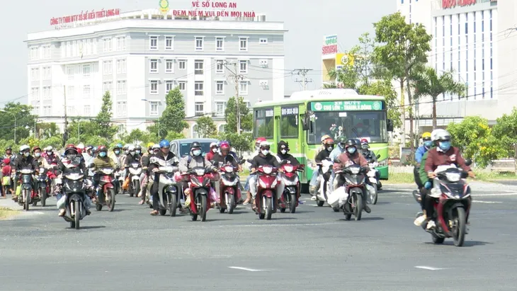 Xảy ra 129 vụ tai nạn giao thông, làm chết 67 người trong 5 ngày nghỉ lễ - Ảnh 1. Xảy ra 129 vụ tai nạn giao thông, làm chết 67 người trong 5 ngày nghỉ lễ - Ảnh 1.