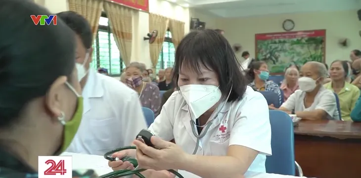 Người thầy thuốc nghỉ hưu nhưng không nghỉ ngơi - Ảnh 3. Người thầy thuốc nghỉ hưu nhưng không nghỉ ngơi - Ảnh 3.