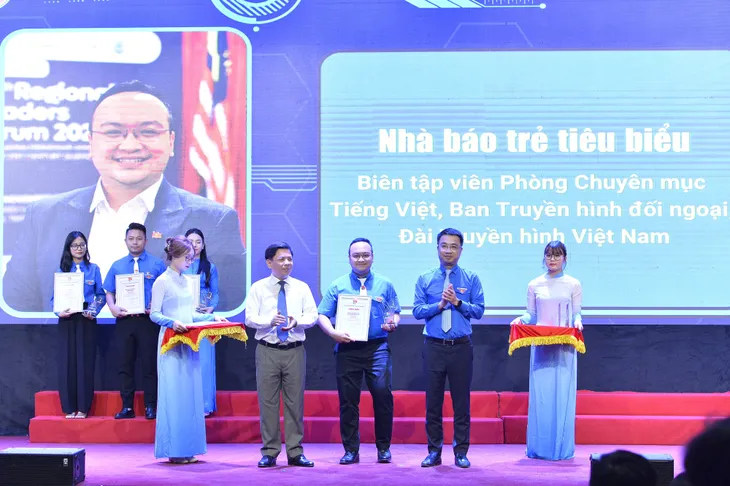 3 gương mặt trẻ của VTV được tuyên dương “Thanh niên tiên tiến làm theo lời Bác” - Ảnh 5. 3 gương mặt trẻ của VTV được tuyên dương “Thanh niên tiên tiến làm theo lời Bác” - Ảnh 5.