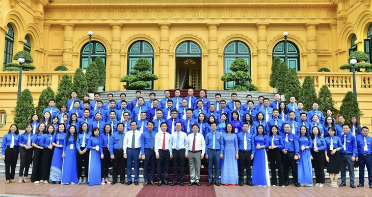 3 gương mặt trẻ của VTV được tuyên dương “Thanh niên tiên tiến làm theo lời Bác” - Ảnh 1. 3 gương mặt trẻ của VTV được tuyên dương “Thanh niên tiên tiến làm theo lời Bác” - Ảnh 1.