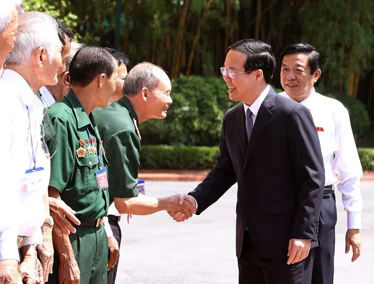 Chủ tịch nước Võ Văn Thưởng gặp mặt đại biểu người có công tỉnh Vĩnh Long - Ảnh 2. Chủ tịch nước Võ Văn Thưởng gặp mặt đại biểu người có công tỉnh Vĩnh Long - Ảnh 2.