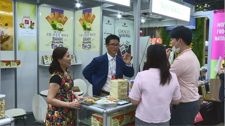 Nông sản, thực phẩm Việt Nam hút khách tại Triển lãm Seoul Food 2023 - Ảnh 1. Nông sản, thực phẩm Việt Nam hút khách tại Triển lãm Seoul Food 2023 - Ảnh 1.