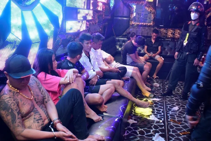 Bình Phước: Đột kích quán karaoke, phát hiện 41 người dương tính với ma túy - Ảnh 1. Bình Phước: Đột kích quán karaoke, phát hiện 41 người dương tính với ma túy - Ảnh 1.